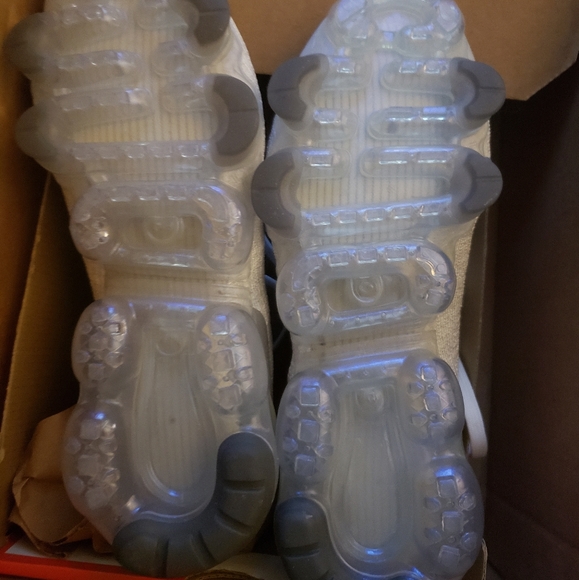 Nike vapormax 7Y 8 1/2 women's - Picture 3 of 4